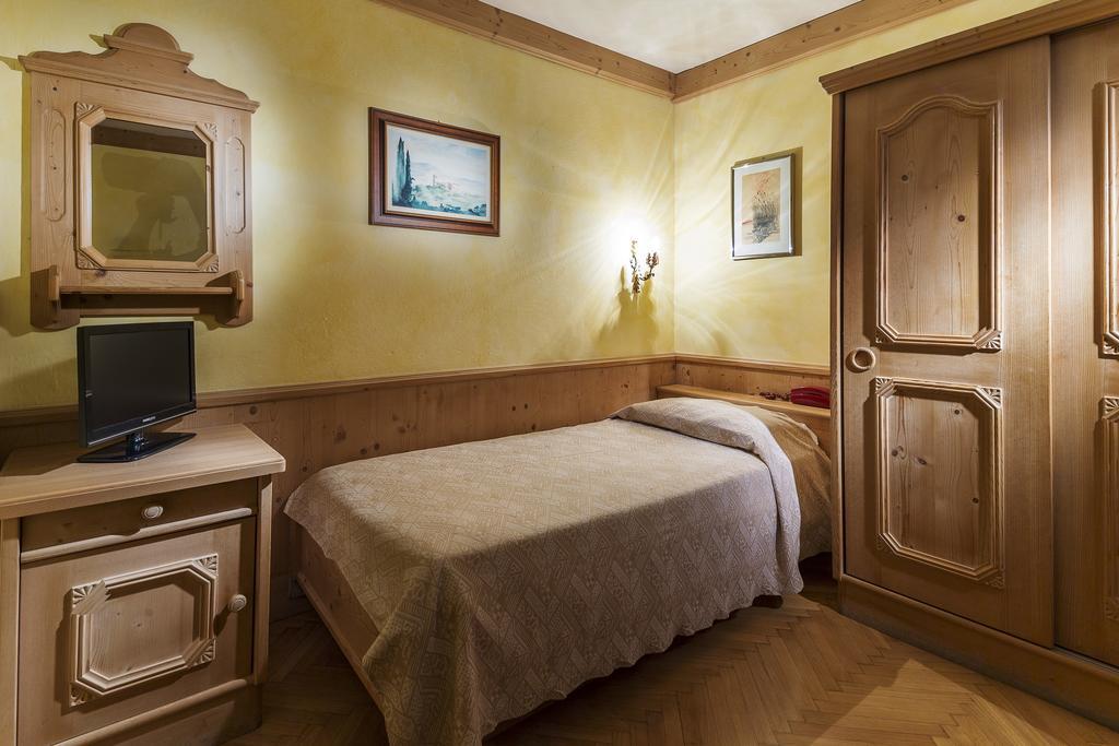 Hotel Corona Cortina dʼAmpezzo Cameră foto