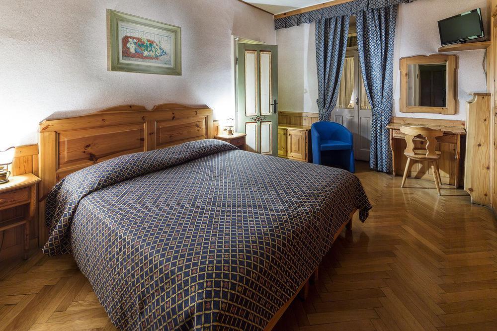Hotel Corona Cortina dʼAmpezzo Exterior foto