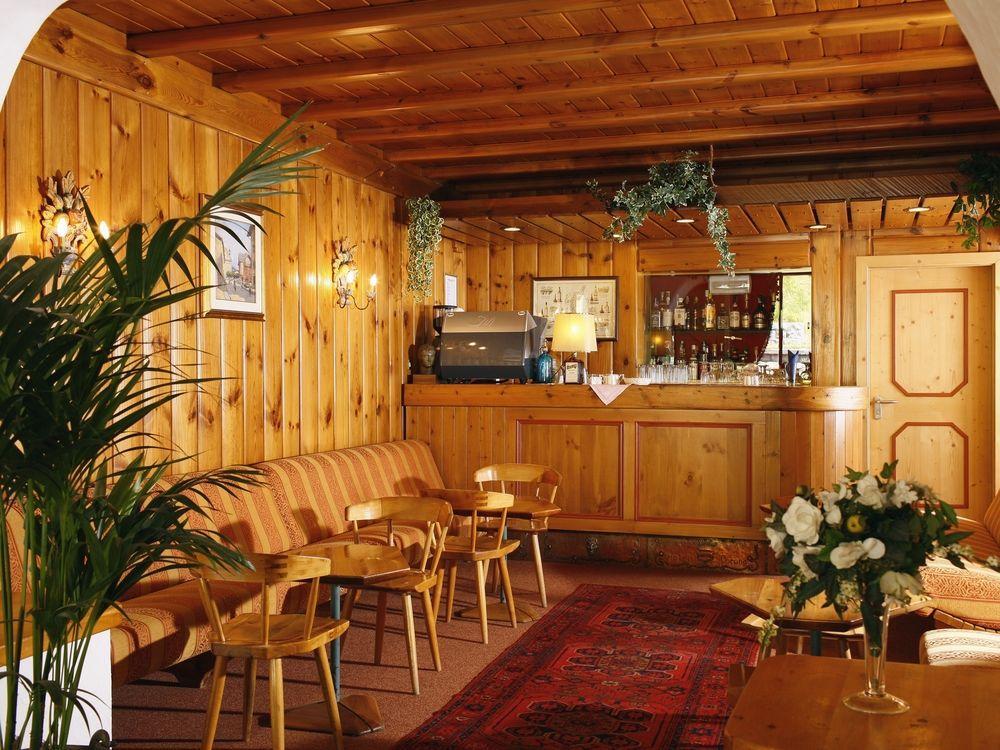 Hotel Corona Cortina dʼAmpezzo Exterior foto