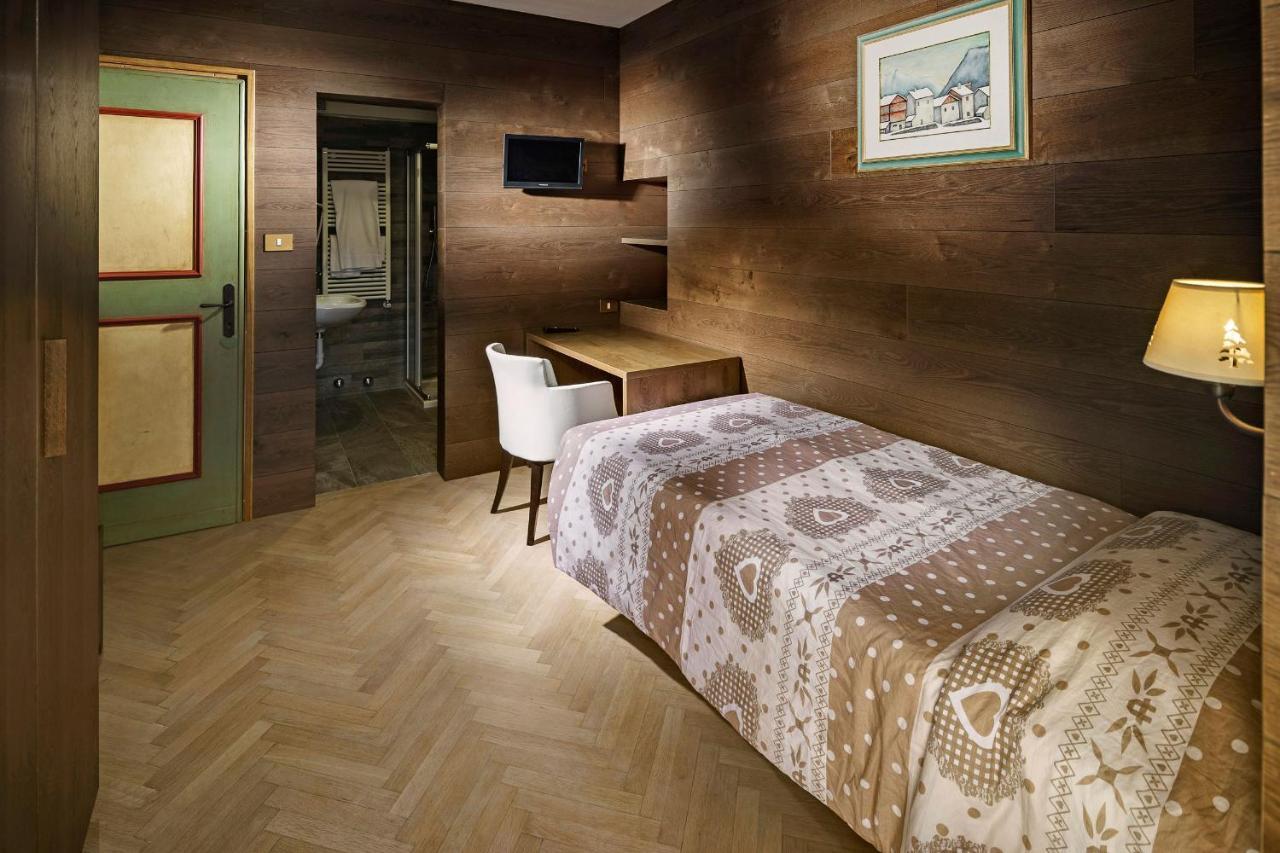 Hotel Corona Cortina dʼAmpezzo Exterior foto
