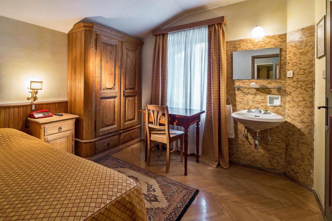 Hotel Corona Cortina dʼAmpezzo Exterior foto
