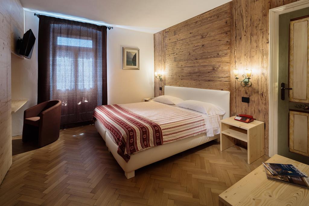 Hotel Corona Cortina dʼAmpezzo Exterior foto