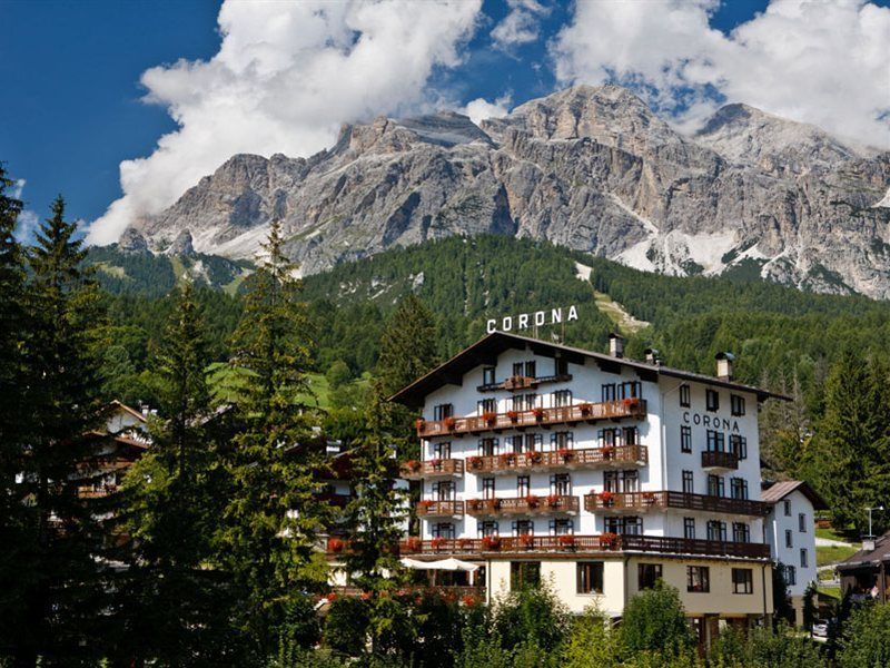 Hotel Corona Cortina dʼAmpezzo Exterior foto