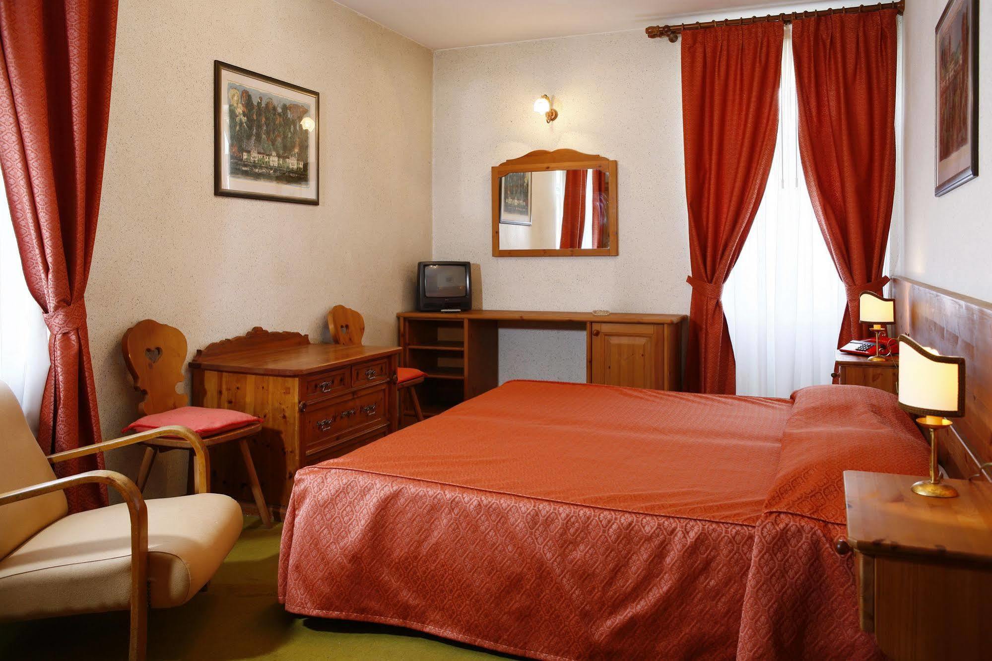 Hotel Corona Cortina dʼAmpezzo Exterior foto