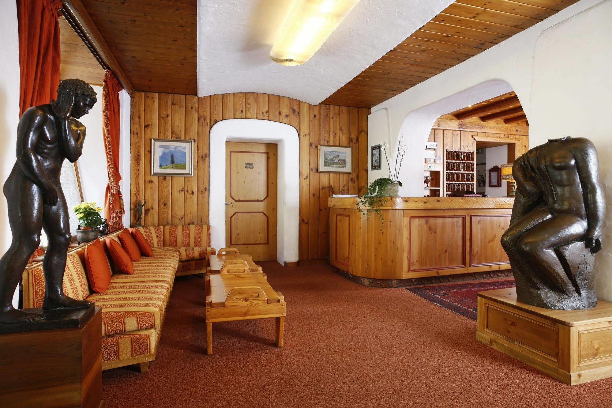 Hotel Corona Cortina dʼAmpezzo Exterior foto