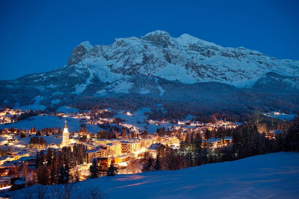 Hotel Corona Cortina dʼAmpezzo Exterior foto